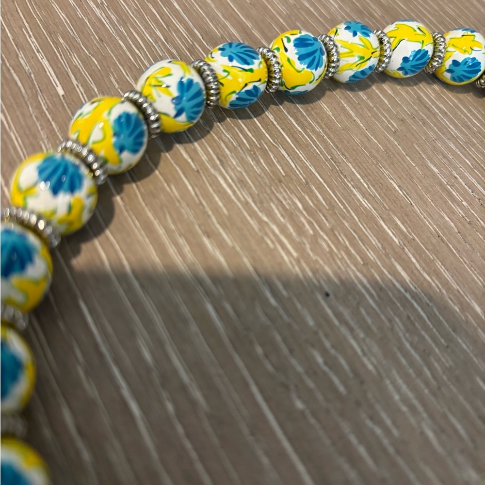 Angela Moore shell necklace - Picture 2 of 3